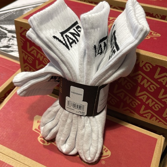 Vans Socks 3 pairs set CREW VANS.
"OFF THE WALL" White/White
NWT - Picture 7 of 16